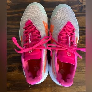 Tennis shoes - Size 6.5